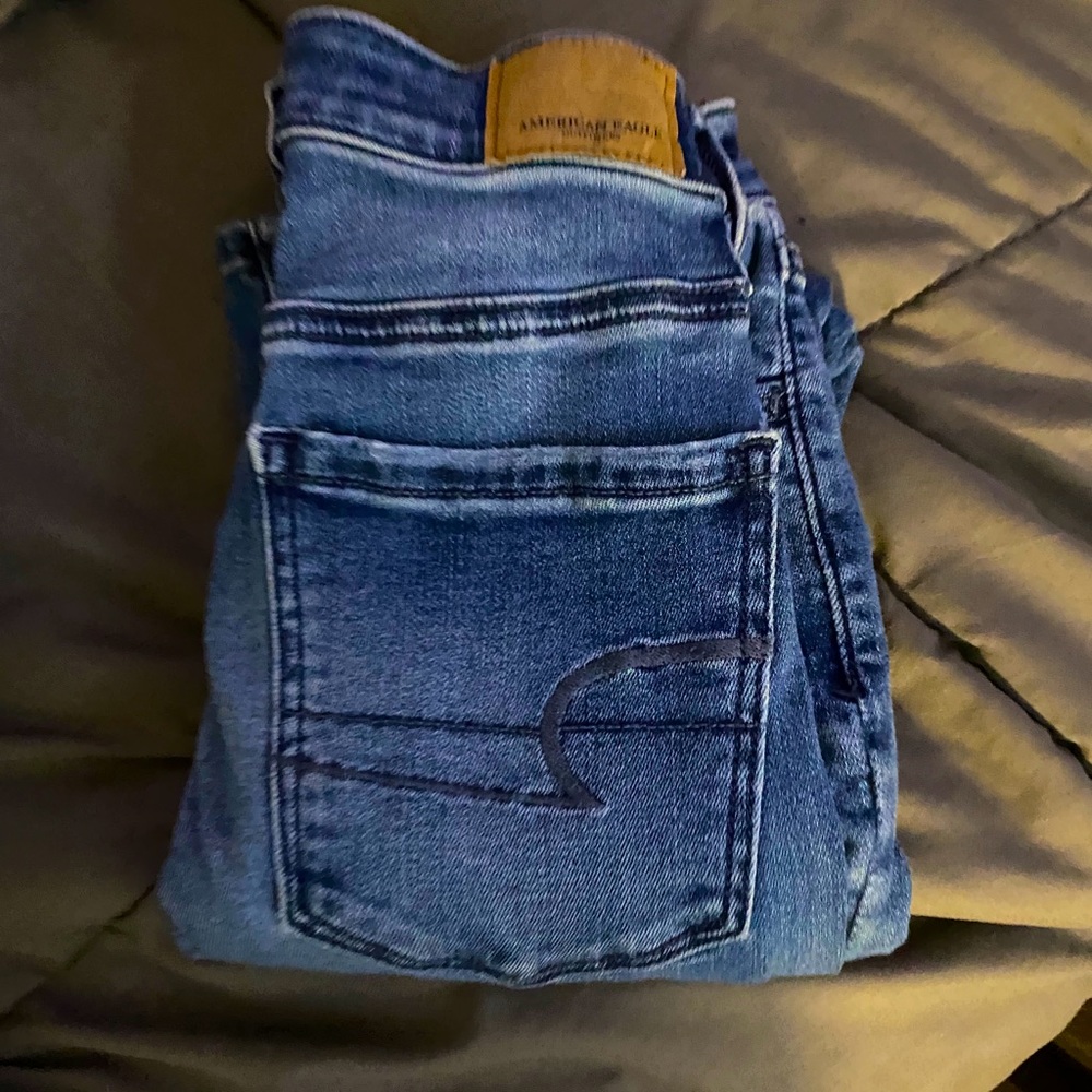 GOOD AS NEW AMERICAN EAGLE JEANS!!